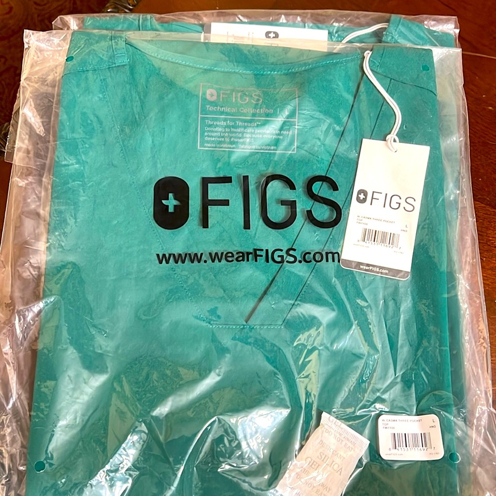 Figs Large casma three pocket top